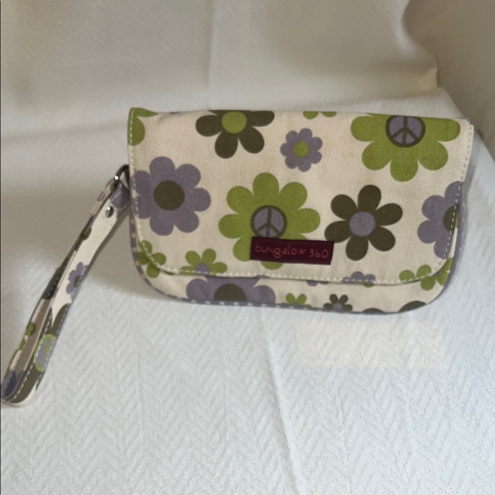 Bungalow 360 Peaceful Floral Wristlet